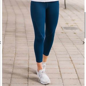 NWOT Zyia Active Navy Pocket Light n Tight Hi-Rise Capri 20